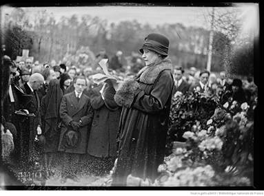 Une image contenant plein air, habits, personne, Papier photographique

Le contenu généré par l’IA peut être incorrect.
