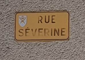Une image contenant texte, plaque de porte, Police, Rectangle

Le contenu généré par l’IA peut être incorrect.