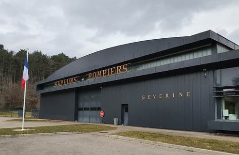 Une image contenant plein air, ciel, bâtiment, nuage

Le contenu généré par l’IA peut être incorrect.