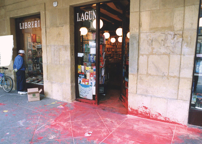 Une image contenant bâtiment, rue, roue, porte
Le contenu généré par l’IA peut être incorrect.